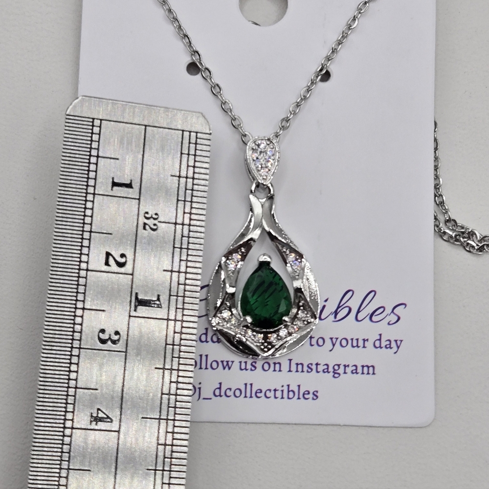 Swarovski Elements Silver & Emerald Green Necklace Made w Swarovski Crystals - Picture 3 of 5
